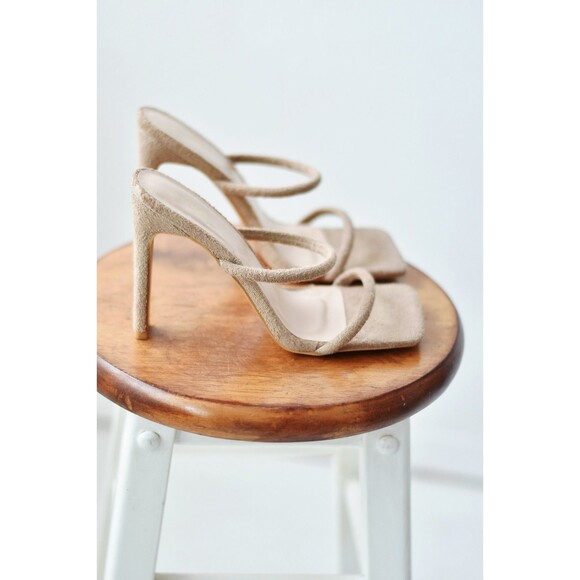 Pretty Little Thing Heels Woman's 5 Tan Fuzzy Sandal Strappy Sexy Formal Bridal - Picture 4 of 6